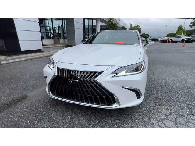 SEMINUEVOS LEXUS ES at Mt Airy in Mount Airy Toyota