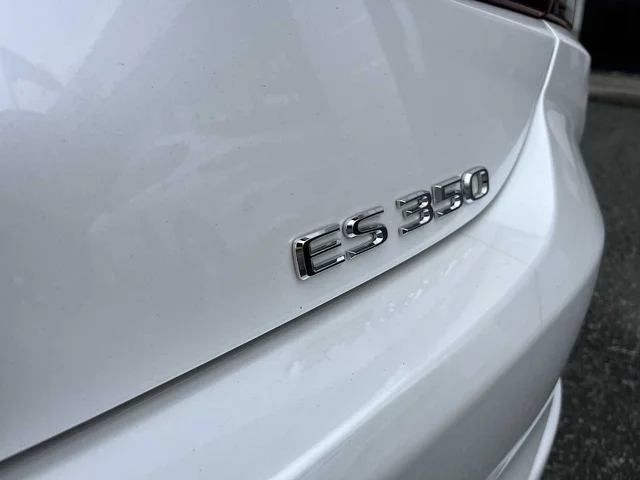 SEMINUEVOS LEXUS ES at Mt Airy in Mount Airy Toyota