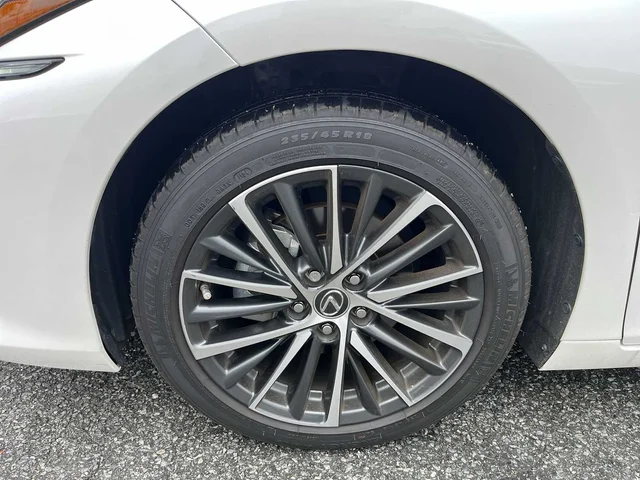 SEMINUEVOS LEXUS ES at Mt Airy in Mount Airy Toyota