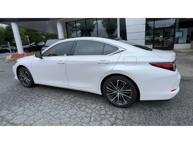 SEMINUEVOS LEXUS ES at Mt Airy in Mount Airy Toyota