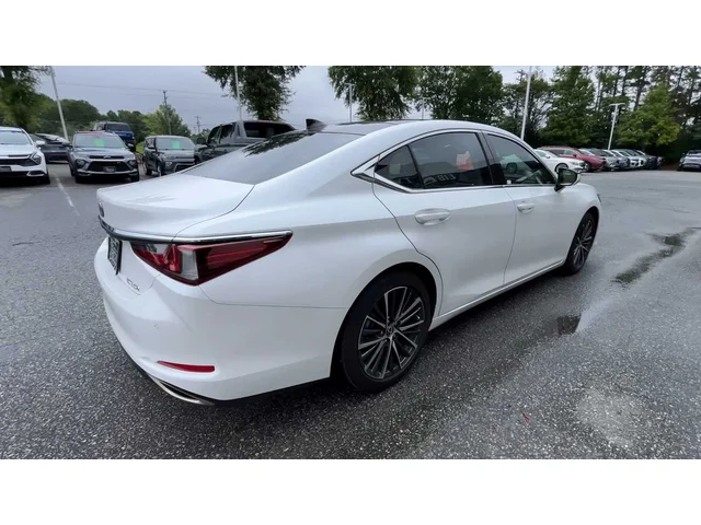 SEMINUEVOS LEXUS ES at Mt Airy in Mount Airy Toyota