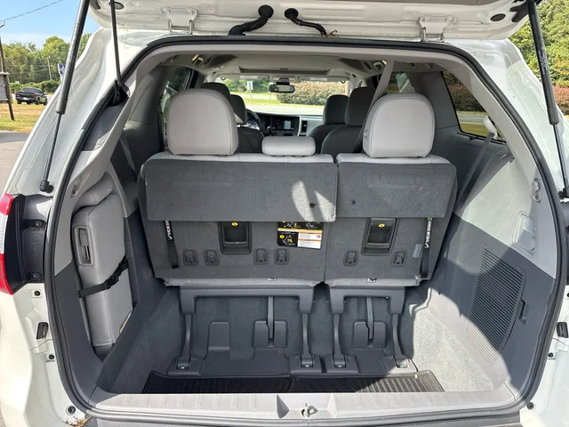 SEMINUEVOS TOYOTA Sienna at Matthews in Liberty Buick GMC