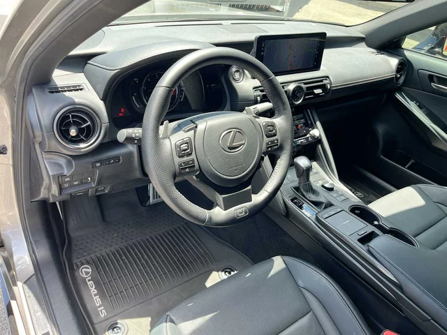 SEMINUEVOS LEXUS IS at Matthews in Liberty Buick GMC