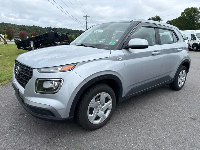 SEMINUEVOS HYUNDAI Venue at Matthews in Liberty Buick GMC