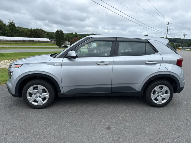 SEMINUEVOS HYUNDAI Venue at Matthews in Liberty Buick GMC