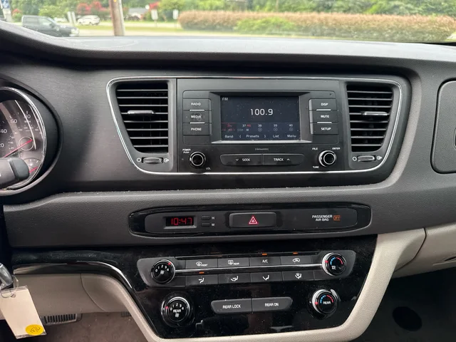 SEMINUEVOS KIA Sedona at Matthews in Liberty Buick GMC