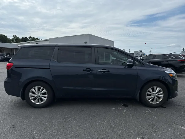 SEMINUEVOS KIA Sedona at Matthews in Liberty Buick GMC