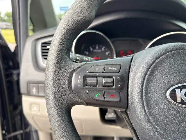 SEMINUEVOS KIA Sedona at Matthews in Liberty Buick GMC