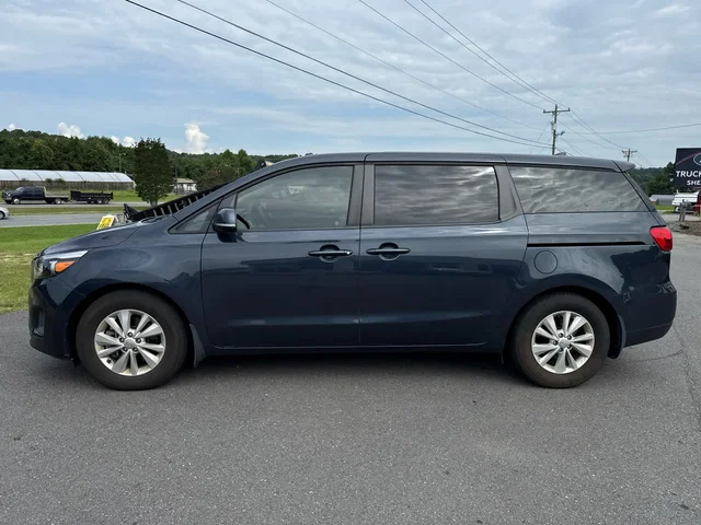 SEMINUEVOS KIA Sedona at Matthews in Liberty Buick GMC