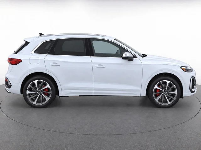 Nuevos AUDI SQ5 à Estados chez autogozo