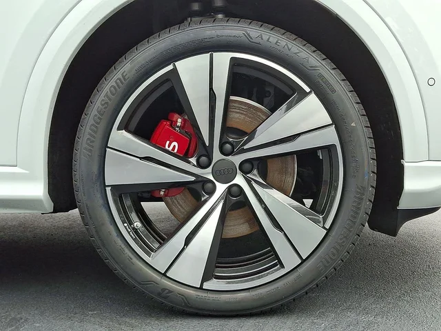 Nuevos AUDI SQ5 à Estados chez autogozo