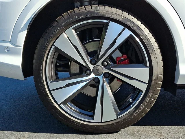 Nuevos AUDI SQ5 à Estados chez autogozo
