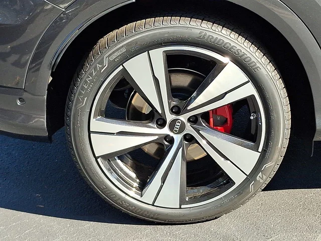 Nuevos AUDI SQ5 à Estados chez autogozo