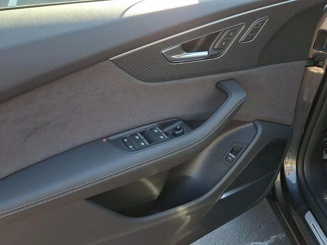Nuevos AUDI SQ8 à Estados chez autogozo
