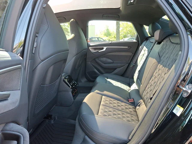 Nuevos AUDI A6 SEDAN à Estados chez autogozo