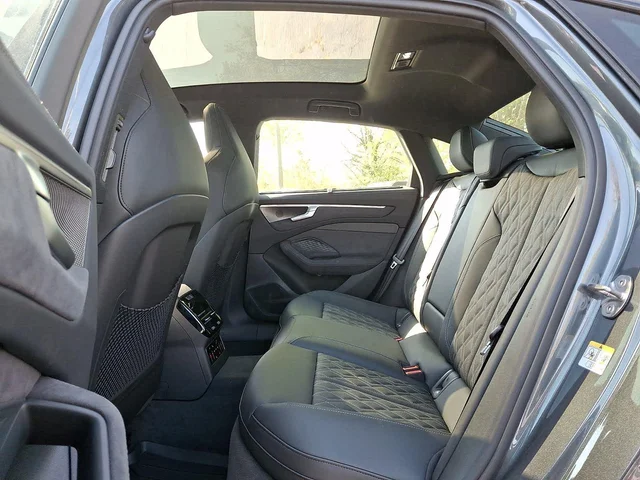 Nuevos AUDI A6 SEDAN à Estados chez autogozo