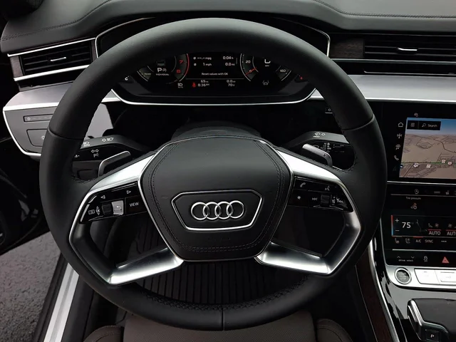 Nuevos AUDI A8 à Estados chez autogozo