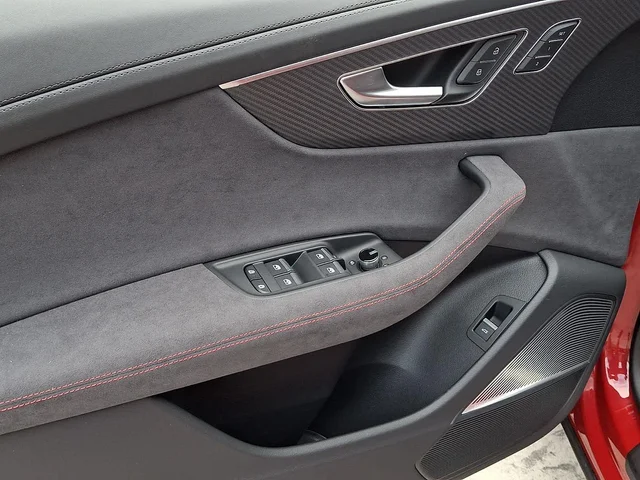 Nuevos AUDI RS Q8 à Estados chez autogozo