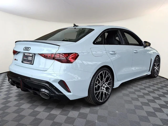 Nuevos AUDI RS 3 à Estados chez autogozo