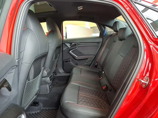 Nuevos AUDI RS 3 à Estados chez autogozo