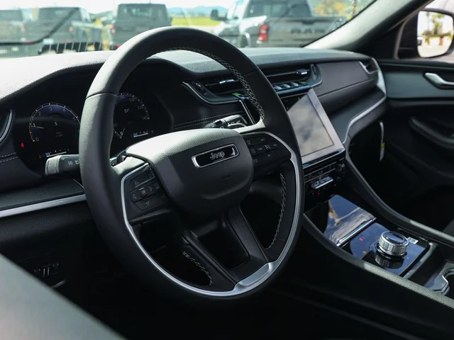 Nuevos JEEP GRAND CHEROKEE à Estados chez autogozo