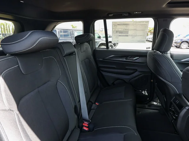 Nuevos JEEP GRAND CHEROKEE à Estados chez autogozo