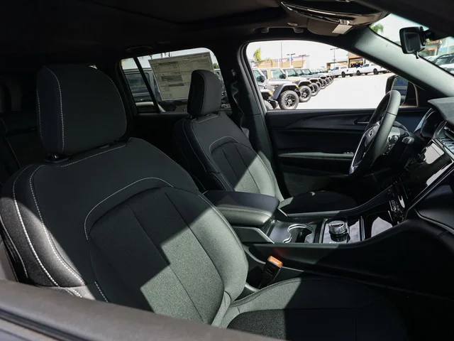 Nuevos JEEP GRAND CHEROKEE à Estados chez autogozo
