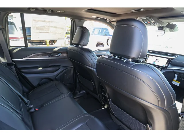 Nuevos JEEP GRAND CHEROKEE à Estados chez autogozo