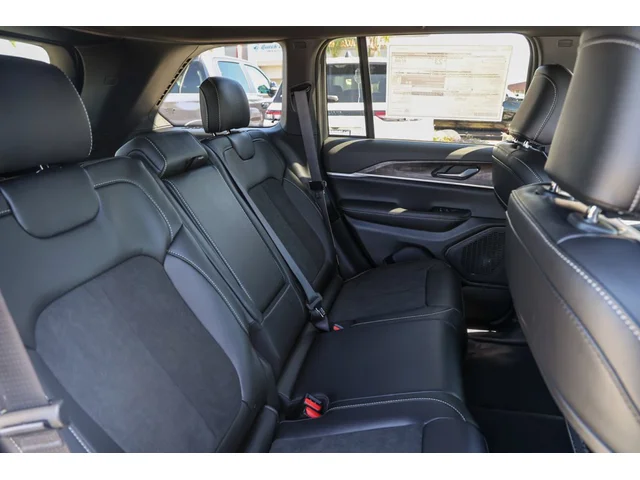 Nuevos JEEP GRAND CHEROKEE à Estados chez autogozo
