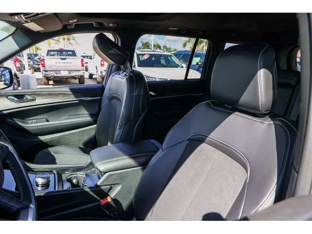 Nuevos JEEP GRAND CHEROKEE à Estados chez autogozo