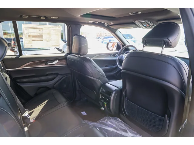 Nuevos JEEP GRAND CHEROKEE à Estados chez autogozo