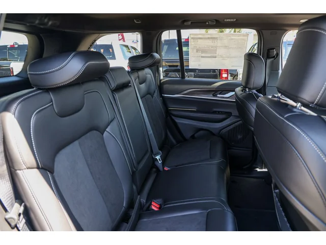 Nuevos JEEP GRAND CHEROKEE à Estados chez autogozo