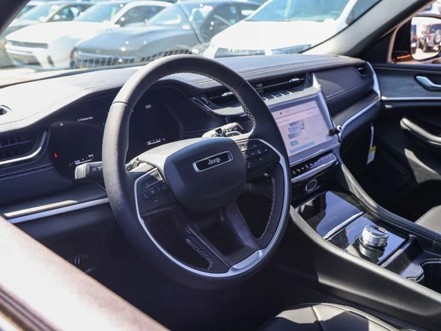 Nuevos JEEP GRAND CHEROKEE à Estados chez autogozo