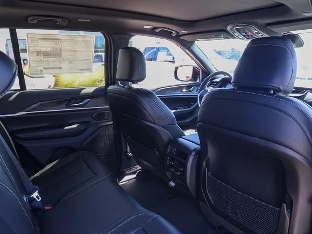 Nuevos JEEP GRAND CHEROKEE à Estados chez autogozo