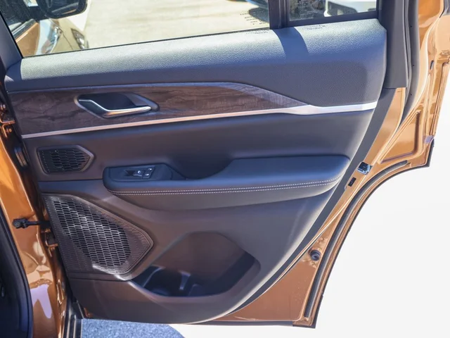 Nuevos JEEP GRAND CHEROKEE à Estados chez autogozo