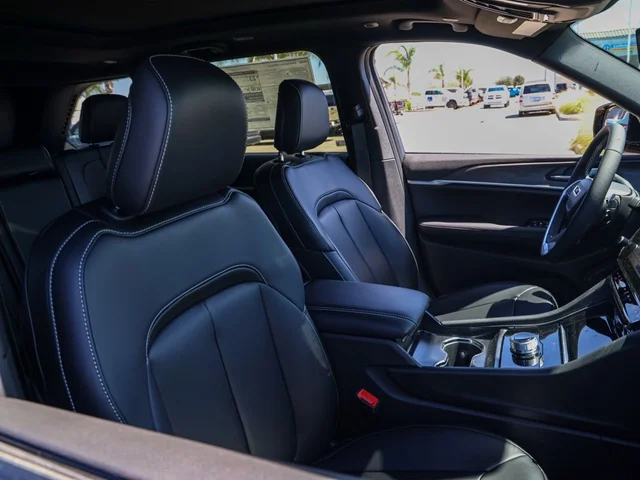 Nuevos JEEP GRAND CHEROKEE à Estados chez autogozo