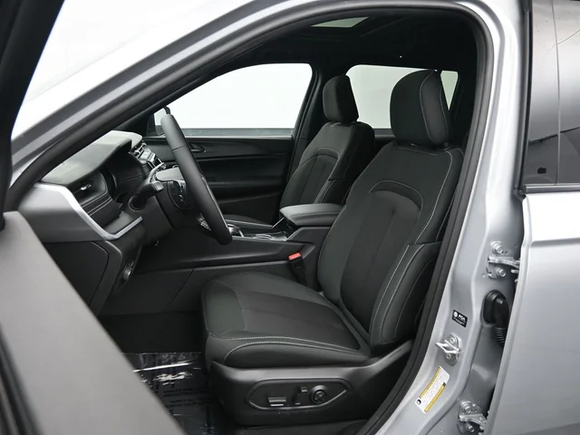 Nuevos JEEP GRAND CHEROKEE à Estados chez autogozo