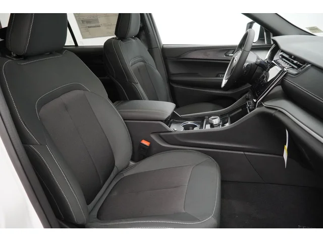 Nuevos JEEP GRAND CHEROKEE à Estados chez autogozo