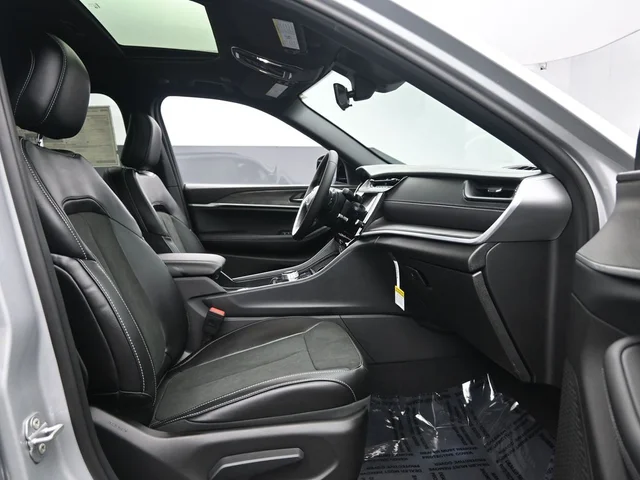 Nuevos JEEP GRAND CHEROKEE à Estados chez autogozo