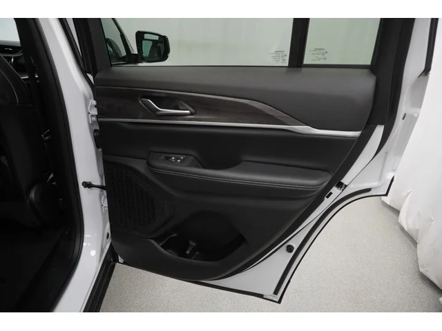 Nuevos JEEP GRAND CHEROKEE à Estados chez autogozo