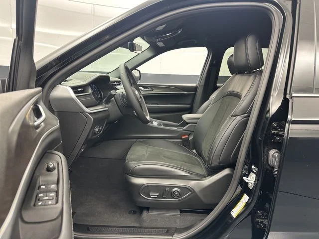 Nuevos JEEP GRAND CHEROKEE à Estados chez autogozo