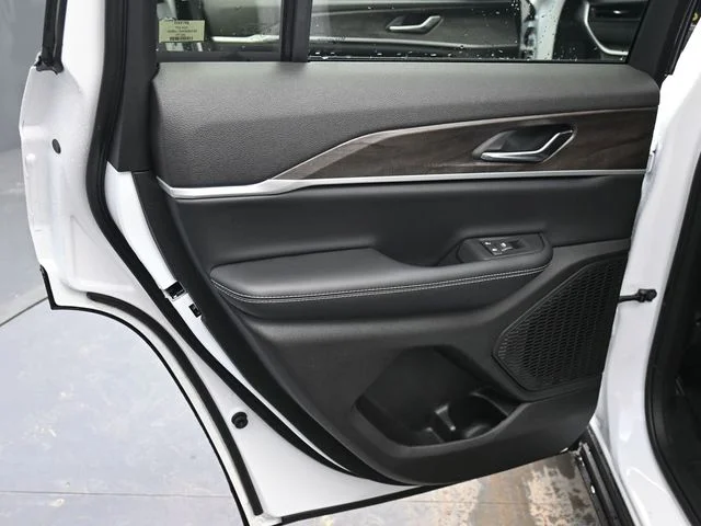 Nuevos JEEP GRAND CHEROKEE à Estados chez autogozo