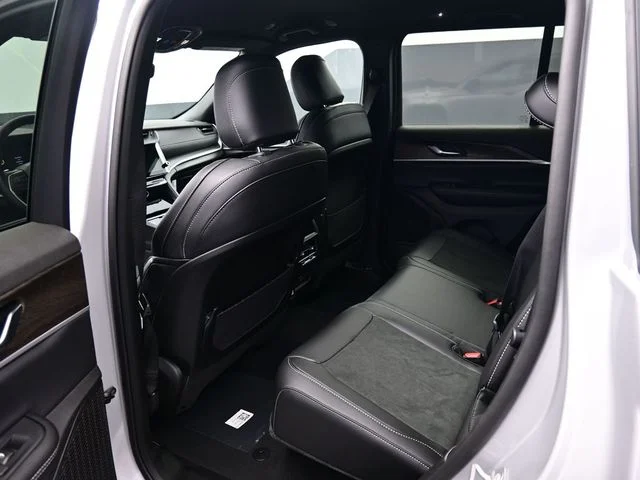 Nuevos JEEP GRAND CHEROKEE à Estados chez autogozo