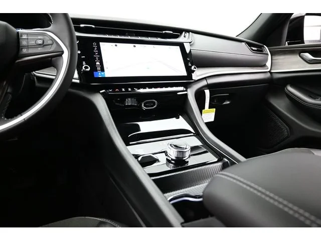 Nuevos JEEP GRAND CHEROKEE à Estados chez autogozo