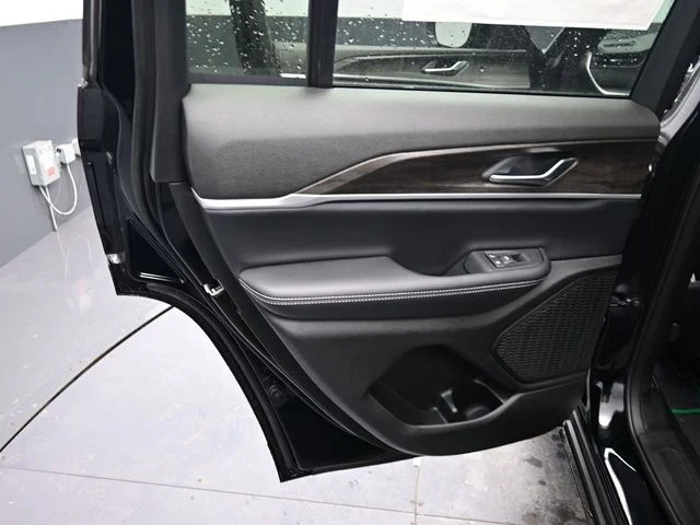 Nuevos JEEP GRAND CHEROKEE à Estados chez autogozo