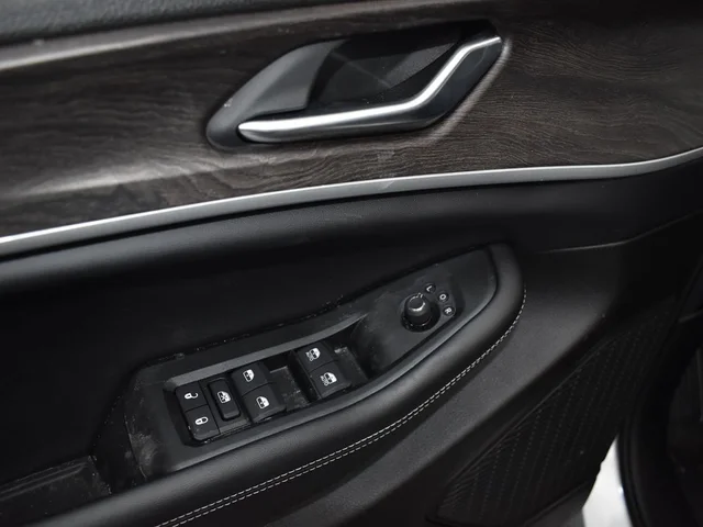 Nuevos JEEP GRAND CHEROKEE à Estados chez autogozo