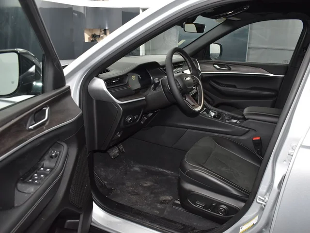 Nuevos JEEP GRAND CHEROKEE à Estados chez autogozo