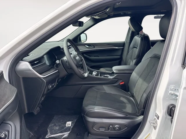 Nuevos JEEP GRAND CHEROKEE à Estados chez autogozo