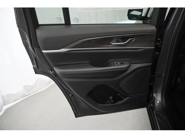Nuevos JEEP GRAND CHEROKEE à Estados chez autogozo