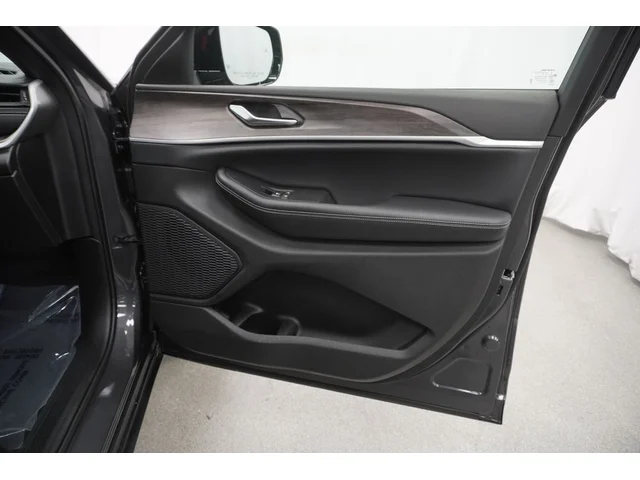 Nuevos JEEP GRAND CHEROKEE à Estados chez autogozo